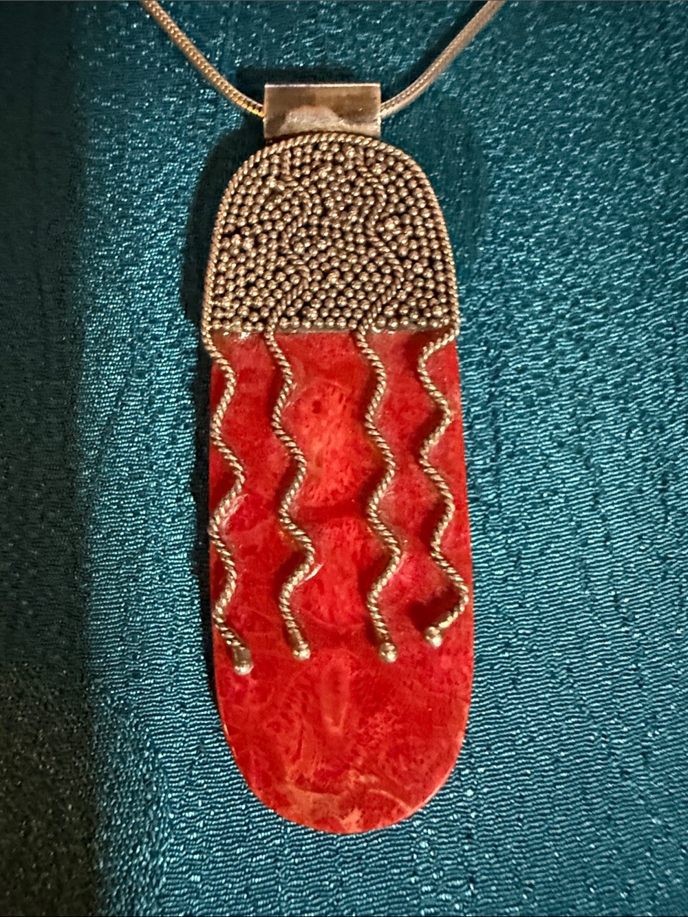 Women’s Red spiny oyster and Sterling Silver pendant necklace